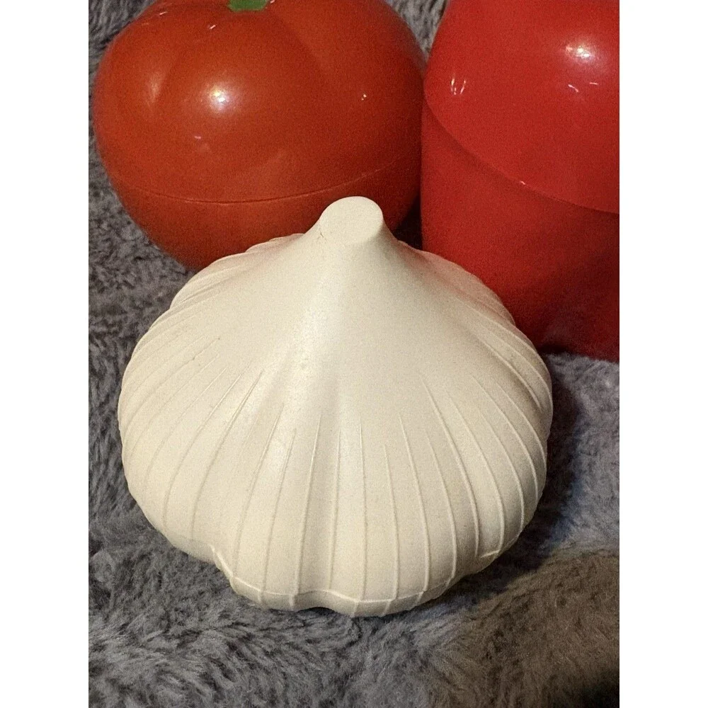 Vintage Hutzler Classic Vegetables Food Savers, set of 3 Garlic Tomato Pepper